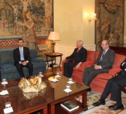 El Príncipe junto al Secretario General de Naciones Unidas, el ministro de Asuntos Exteriores y de Cooperación, el jefe de la Casa de S.M. el Rey y el